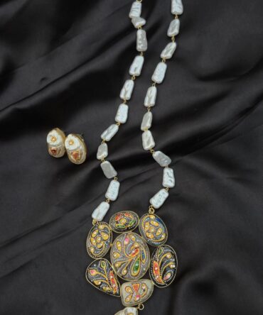 Tanjore Multi-Motif Pendant Set