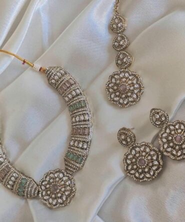 Antique Hasli Necklace Set with Kundan Stones - Mint Green, Baby Pink and White